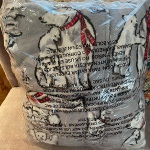 Brand new in wrapping Vera Bradley polar bear fleece robe Sz. Xl